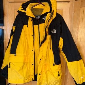 The North Face GTX Summit Series vintage coat with zip in fleece liner. Medium